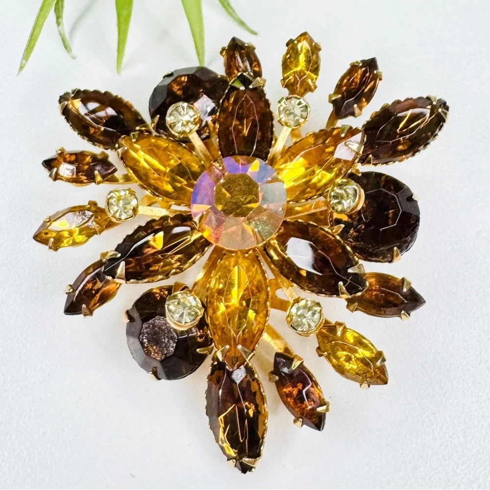 Vintage 50s Beau Jewels Root Beer Amber Glass Starburst Flower Brooch Pin Retro